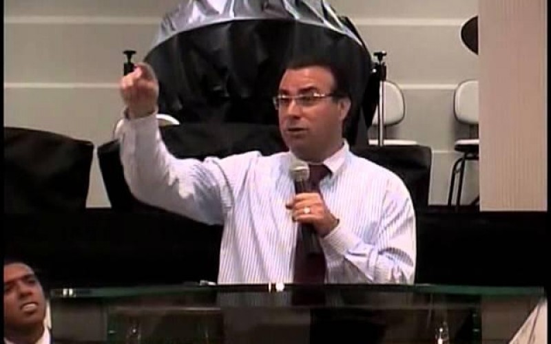 Missionário Edson Teixeira falando sobre a Missão Amar